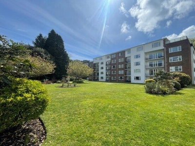 Flat to rent in The Avenue, Poole BH13