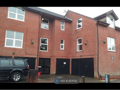 Flat to rent in The Close, Kenilworth CV8