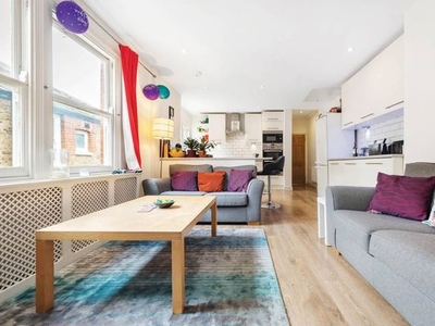 Flat to rent in Trouville Road, Abbeville Village, London SW4