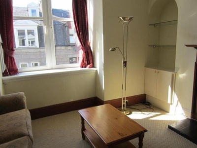 Flat to rent in Wallfield Crescent Tfr, Top Floor Right AB25