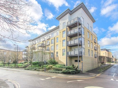Flat to rent in Westmount Apartments, Metropolitan Station Approach, Watford, Hertfordshire WD18