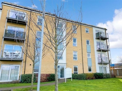 Flat to rent in Whitaker Court, Hornchurch RM11