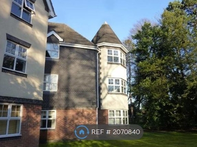 Flat to rent in Wood Court, Sale M33