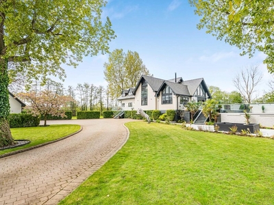 Luxury 5 bedroom Detached House for sale in Reading, England