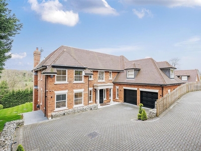 Luxury Detached House for sale in Coulsdon, United Kingdom
