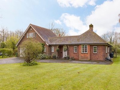 Luxury Detached House for sale in Fetcham, England
