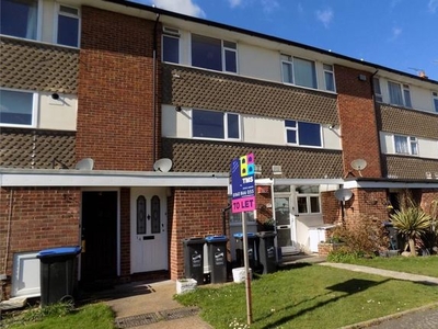 Maisonette to rent in Magdalen Court, Broadstairs CT10