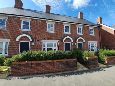 Military Road, COLCHESTER - 2 bedroom house