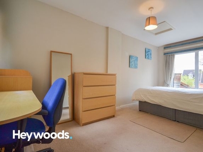 Room to rent in Room At Valley View, Newcastle-Under-Lyme, Staffordshire ST5