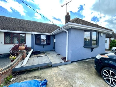 Semi-detached bungalow to rent in Common Approach, Benfleet SS7