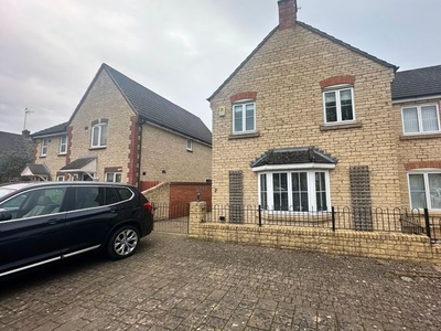 Semi-detached house to rent in Mallards Way, Bicester OX26
