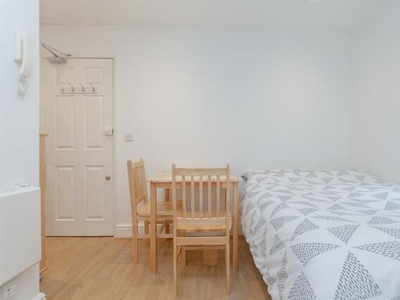 Studio Flat For Rent In Bayswater