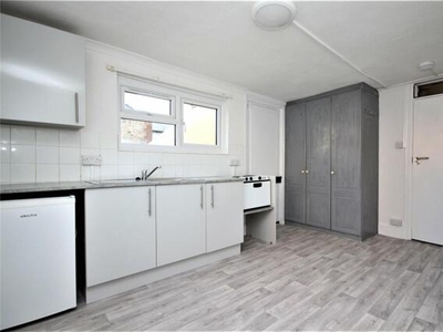 Studio Flat For Rent In Worthing, West Sussex