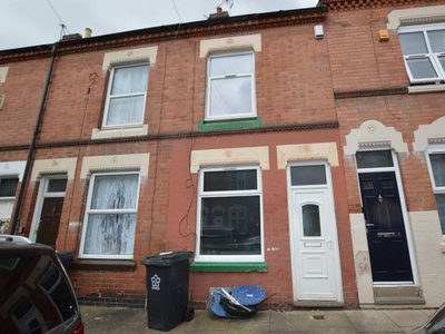 Terraced house to rent in Churchill Street, Leicester LE2