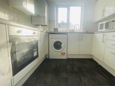 Terraced house to rent in Gibbon Road, London SE15
