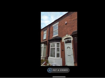 Terraced house to rent in Thimblemill Road, Smethwick B67