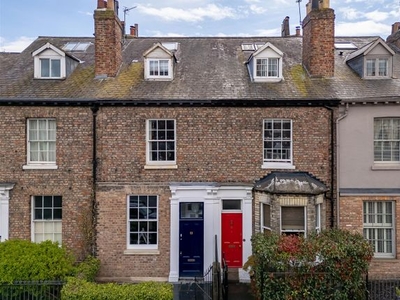 Town house for sale in Holgate Road, York YO24