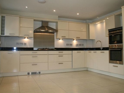 Town house to rent in Augustine Way, Oxford OX4