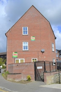 Town house to rent in Hasler Place, Great Dunmow CM6