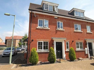 Town house to rent in Hornbeam Avenue, Red Lodge IP28