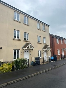Town house to rent in Shackleton Road, Yeovil BA21