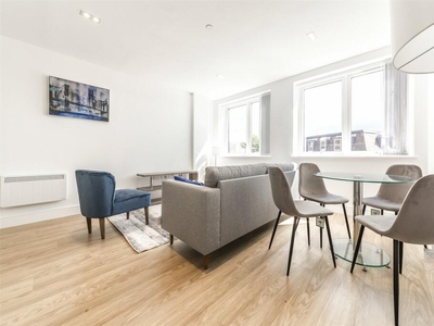 1 bedroom apartment for sale in Essex House, Fairfield Road, Brentwood, Essex, CM14