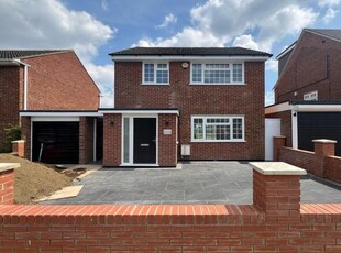 3 Bedroom Detached House For Rent In Langdon Shaw, Sidcup