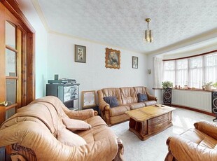 6 bedroom semi-detached house to rent Hounslow, TW3 1SF