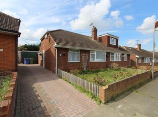 Bungalow to rent in Windmill Road, Sittingbourne ME10