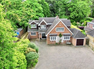 Detached house for sale in Pine Drive, Finchampstead, Berkshire RG40