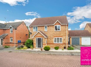 Detached house to rent in Keston Way, Raunds, Northamptonshire NN9