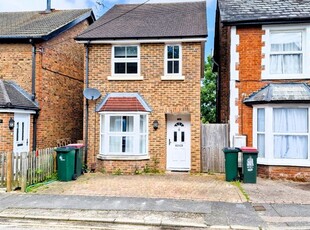 Detached house to rent in West Street, Crawley RH11