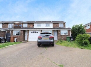 Detached house to rent in Westminster Road, Wellingborough NN8