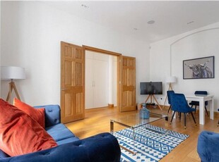 Flat to rent in Baker Street, Marylebone, London W1U