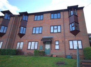 Flat to rent in Cameron Road, Chesham HP5