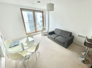 Flat to rent in Cypress Place, 9 New Century Park, Manchester M4