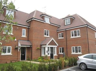 Flat to rent in Foxglove Drive, Holyport, Maidenhead SL6