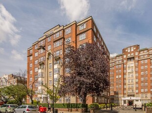 Flat to rent in Hall Road, St John's Wood, London NW8