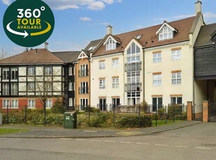 Flat to rent in Hermitage Court, Oadby, Leicester LE2