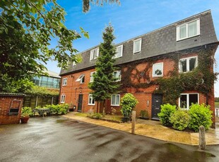 Flat to rent in Ibbotson Court, Poyle Road, Colnbrook SL3