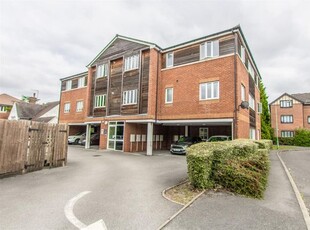 Flat to rent in Pines Court, Woodthorpe, Nottingham NG5