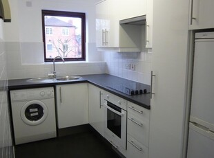 Flat to rent in Portland Road, Leicester LE2