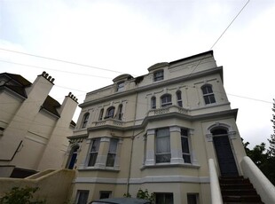 Flat to rent in Quarry Crescent, Hastings TN34