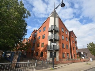 Flat to rent in Stretford Road, Hulme, Manchester M15