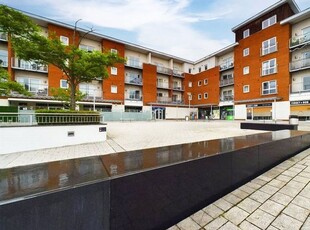 Flat to rent in Whale Avenue, Reading, Berkshire RG2