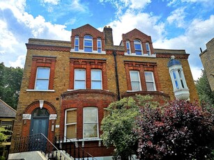 Flat to rent - The Gardens, London, SE22