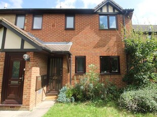 Maisonette to rent in Pennycress Way, Newport Pagnell MK16