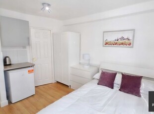 Room to rent in South Ninth Street, Central Milton Keynes MK9
