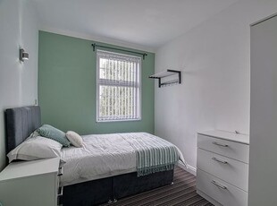 Room to rent in Upper Mersey Road, Widnes WA8