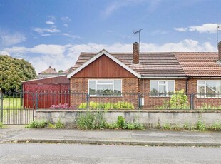 Semi-detached bungalow to rent in Brackendale Avenue, Arnold, Nottingham NG5